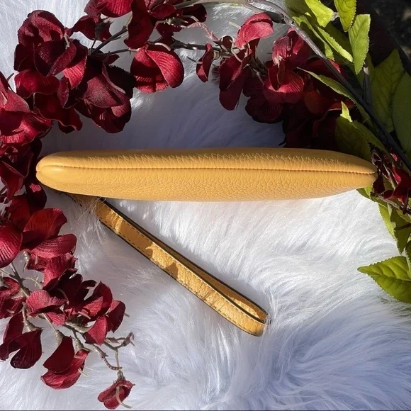 NWT COACH Leather Wristlet With Horse & Carriage Print - Picture 9 of 11